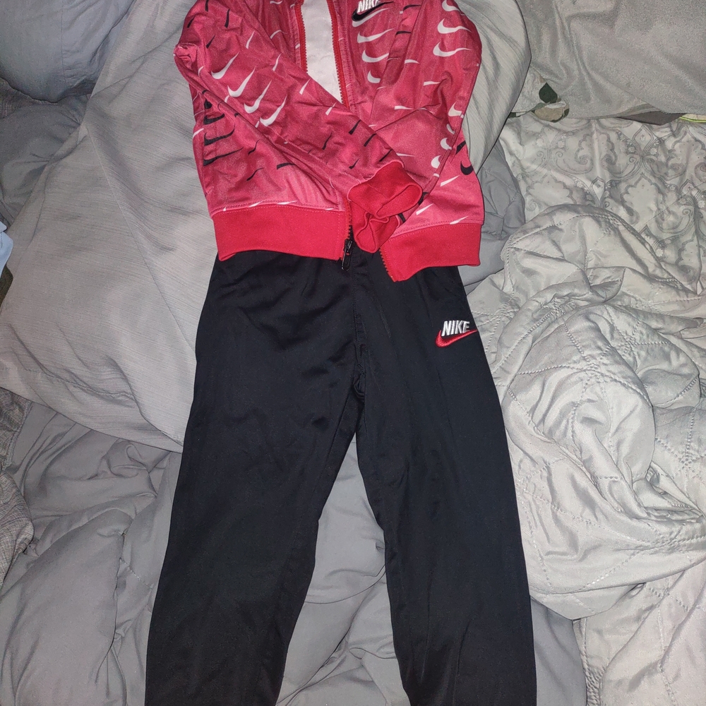 Nike Kids Matching Set - Red and Black
